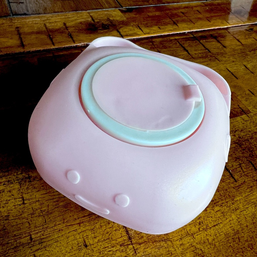 Brand New - A soft bristled and delicate pet bath scrubber